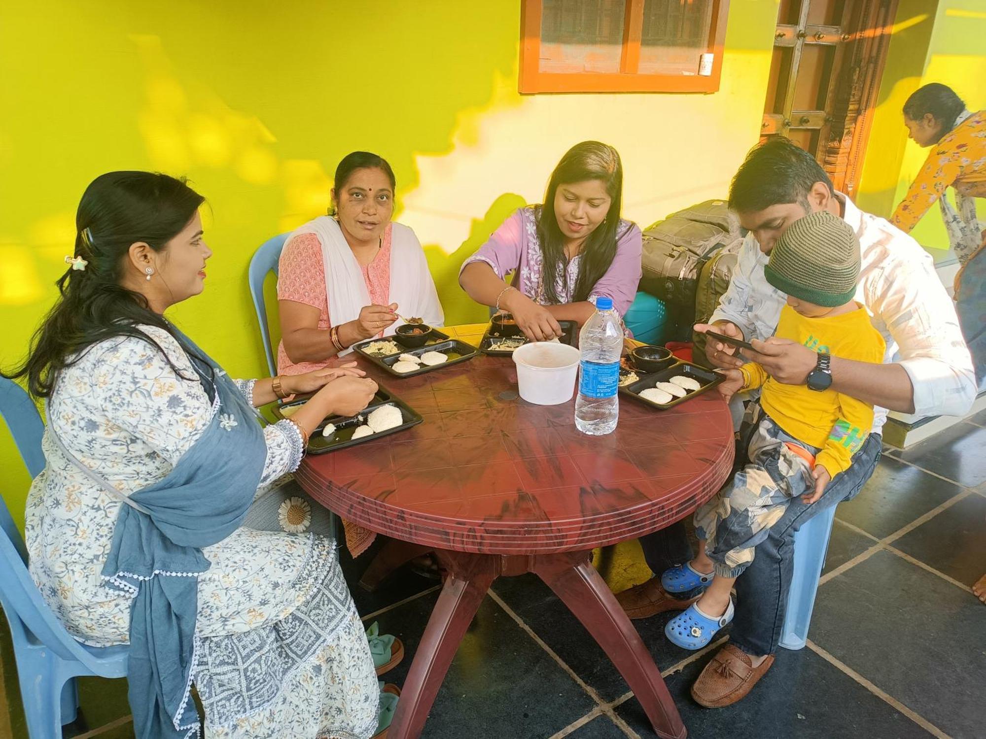 Abhi Homestay Hampi Extérieur photo